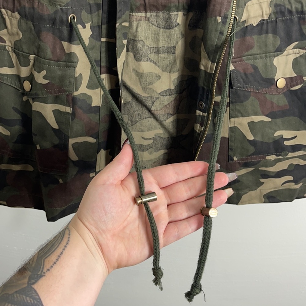 Women’s camo vest size medium - Picture 16 of 16